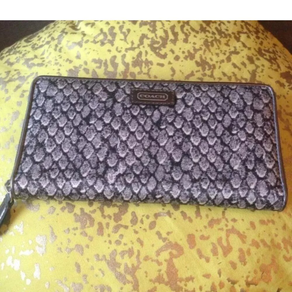 NEW Coach Taylor Snake Print Accordion Zip Around Wallet Wristlet